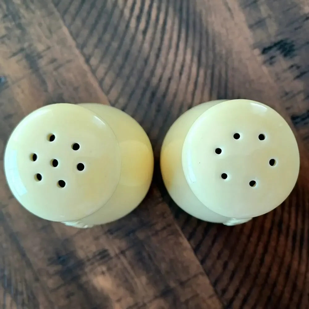 Disney Mickey Mouse Ceramic Salt and Pepper Shakers Set Brand New Pastel Yellow - Picture 5 of 6